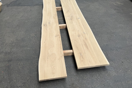 Rustiek eiken plank met boomrand